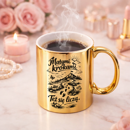 Złoty kubek „Małymi krokami. Też się liczą.” – codzienna motywacja.