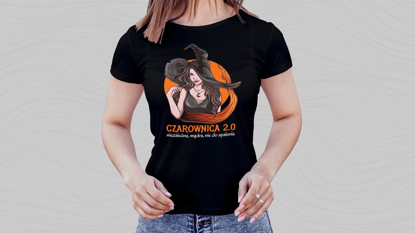 Koszulka Damska „Czarownica 2.0” – Mądra, Niezależna i Nie do Spalenia