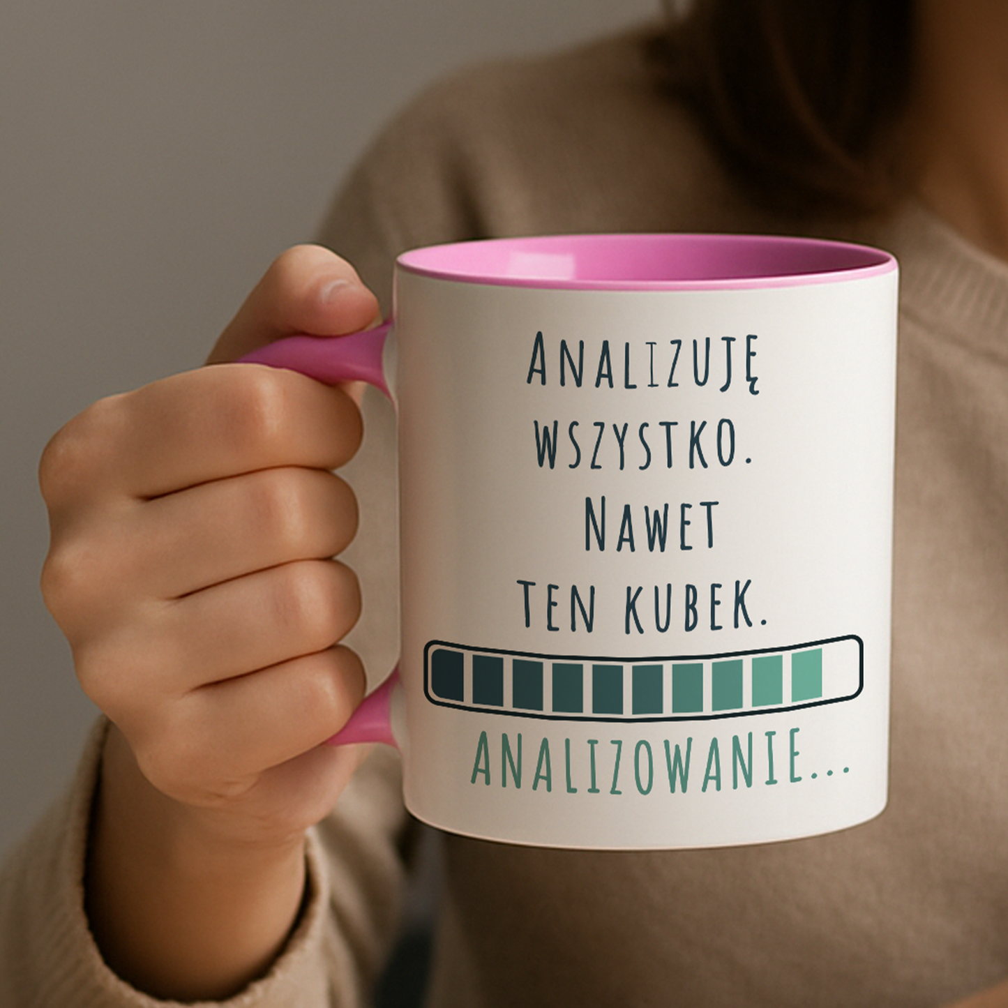 Kubek "Analizuję wszystko. nawet ten kubek." - Różowy